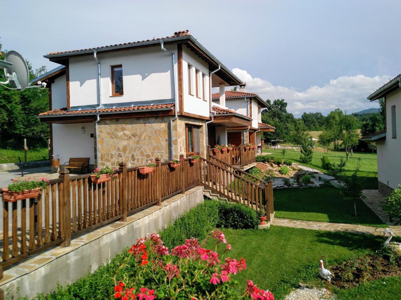 Hotel Sinjirite Complex Elena Exterior foto